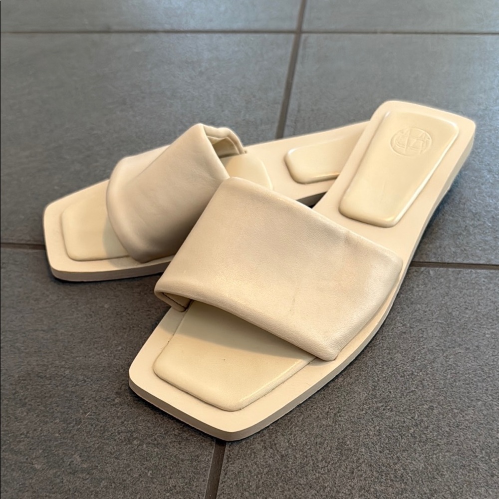 Massimo Dutti Women’s Cream Slide Sandals